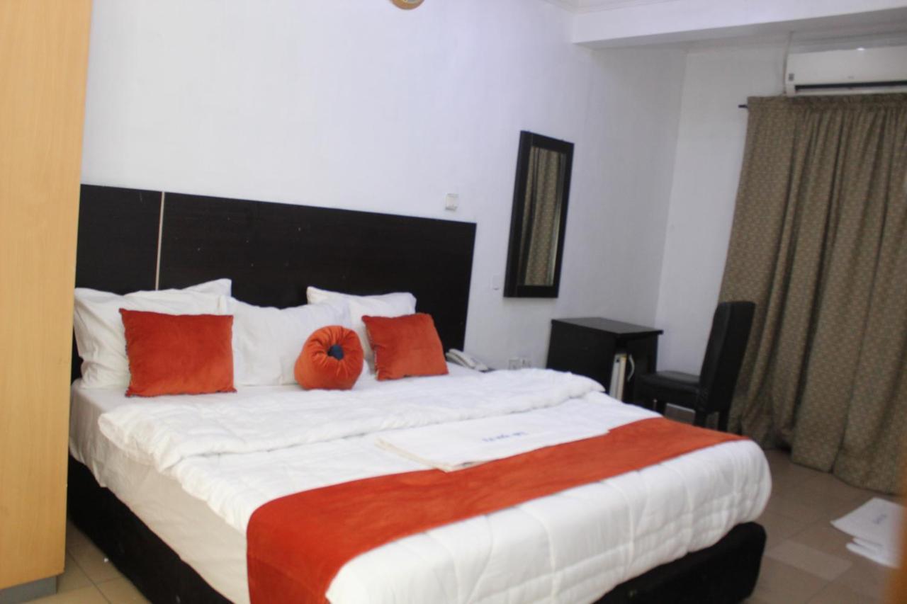 Blue Moon Hotels Victoria Island ลากอส ภายนอก รูปภาพ