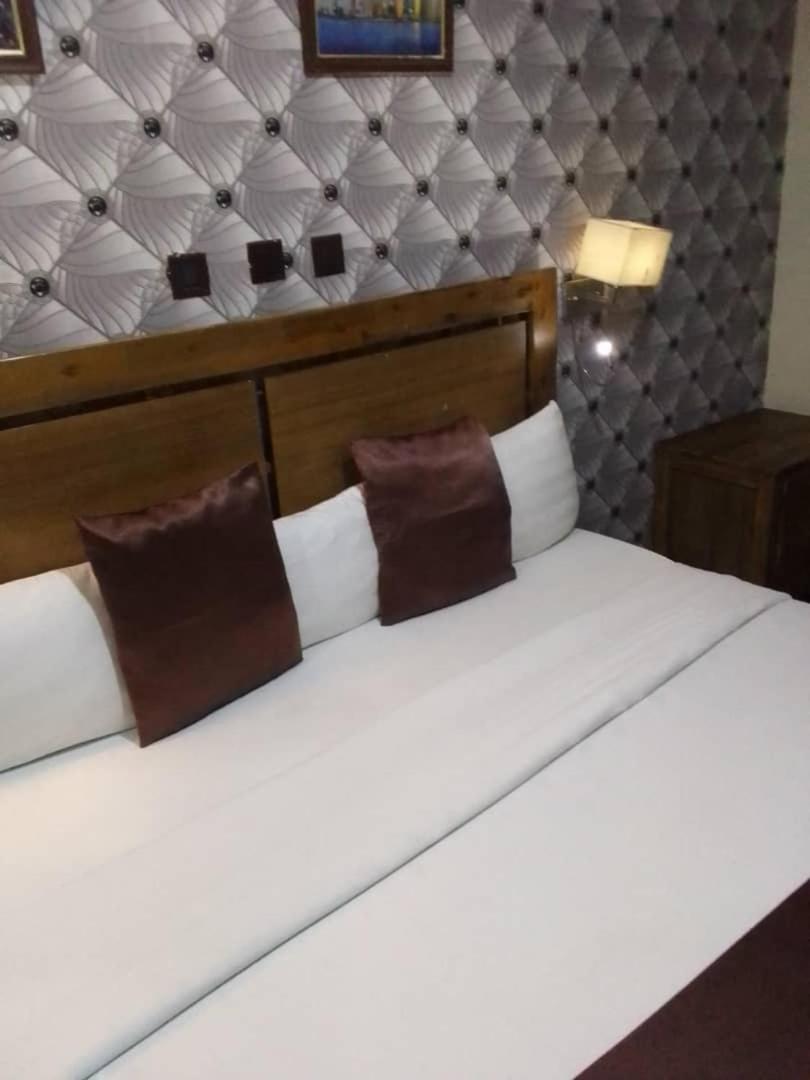 Blue Moon Hotels Victoria Island ลากอส ภายนอก รูปภาพ